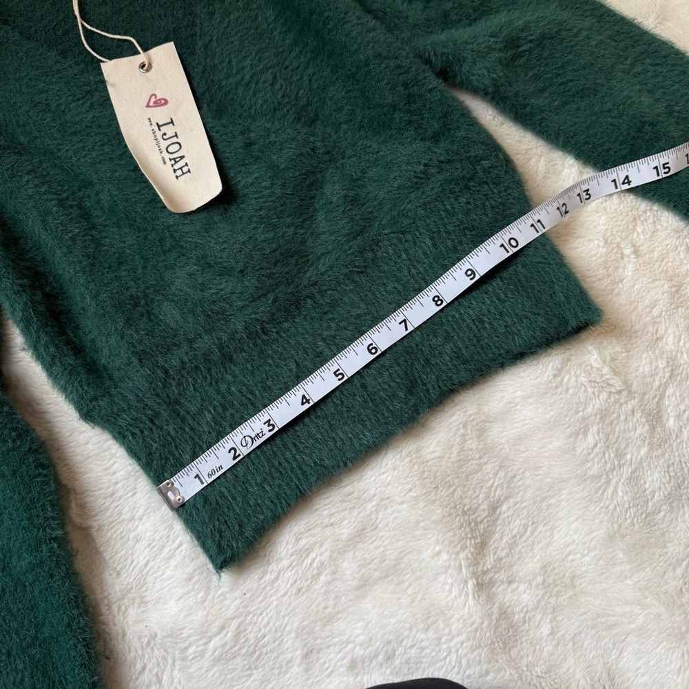 IJOAH Women’s Emerald Green Fuzzy V-Neck Wrap Sweater Top - Sz Small, NWT - Picture 9 of 10